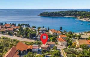 Awesome Home In Pula With Kitchen - Fižela