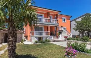 2 Bedroom Lovely Apartment In Labin - Vinež