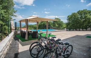 Four-Bedroom Holiday Home In Lokvicici