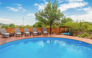 5 Bedroom Awesome Home In Bilice 