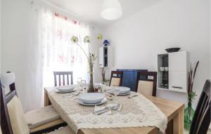 2 Bedroom Beautiful Home In Selce 