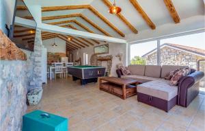 2 Bedroom Beautiful Home In Smrika 
