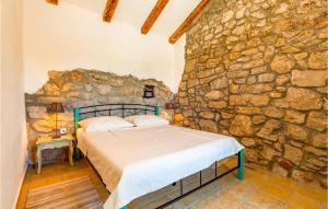 2 Bedroom Beautiful Home In Smrika 