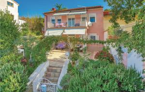 Gorgeous Apartment In Dramalj With Wifi 