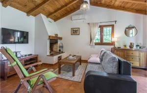 2 Bedroom Awesome Home In Loborika 