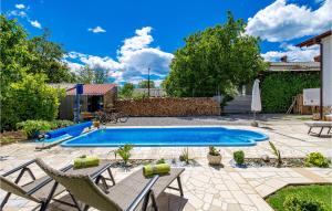 2 Bedroom Amazing Apartment In Drazice