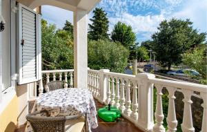 1 Bedroom Gorgeous Apartment In Omisalj