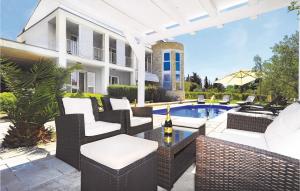 5 Bedroom Amazing Home In Debeljak 