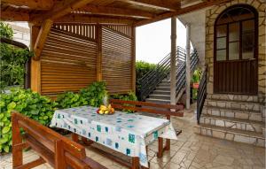 2 Bedroom Amazing Apartment In Drazice 