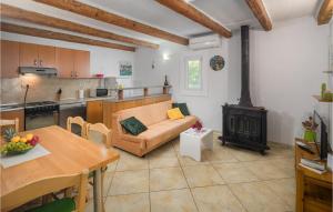 Amazing Home In Kanfanar With Kitchen 