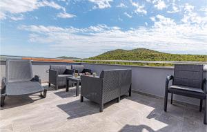 2 Bedroom Amazing Apartment In Bilice 