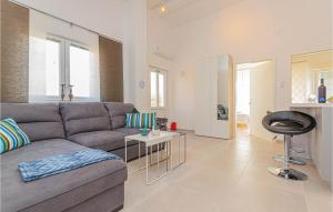 2 Bedroom Amazing Apartment In Bilice