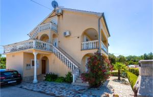 Nice Apartment In Rasopasno With Wifi