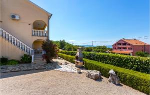 Nice Apartment In Rasopasno With Wifi