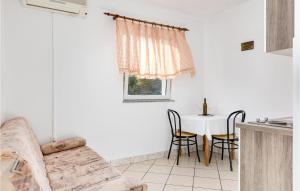 1 Bedroom Stunning Apartment In Rasopasno 