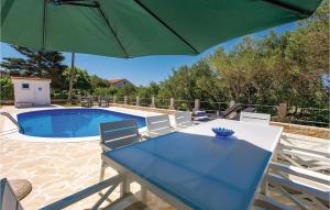 2 Bedroom Gorgeous Apartment In Barbat