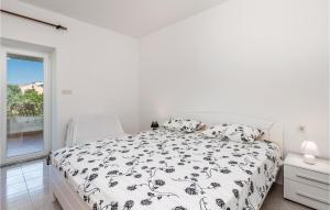 2 Bedroom Gorgeous Apartment In Barbat