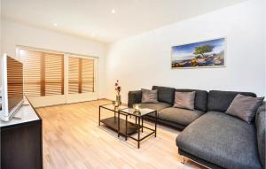 5 Bedroom Gorgeous Home In Bisko 