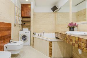 Lumina I Spacious 2BR Apart with Balcony I Jaccuzi I Parking