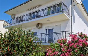 Lovely Apartment In Novi Vinodolski With Wifi 