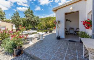 Nice Apartment In Smrika With Kitchen