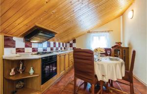 2 Bedroom Gorgeous Apartment In Novi Vinodolski 