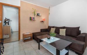 Nice Apartment In Smrika With Kitchen 