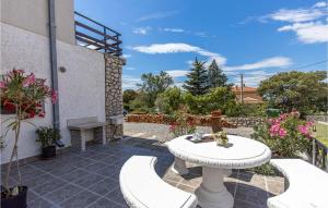 Nice Apartment In Smrika With Kitchen 