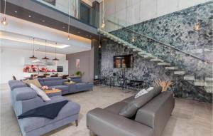 Stunning Home In Liznjan With Wifi 