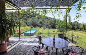 Maisons de vacances Beautiful Home In Montbrison-Sur-Lez : photos des chambres