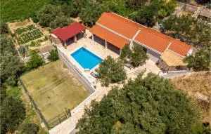 Amazing Home In Zrnovnica - 兹诺夫尼卡