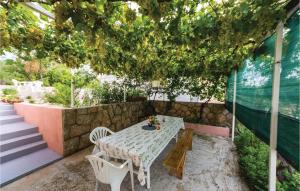 3 Bedroom Cozy Apartment In Maslenica 