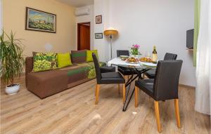 1 Bedroom Nice Apartment In Vodnjan 