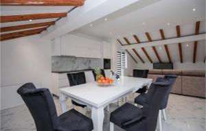 Lovely Home In Podbablje Gornje