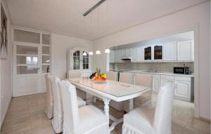 Lovely Home In Podbablje Gornje