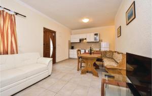 Cozy Apartment In Vir With Wifi 