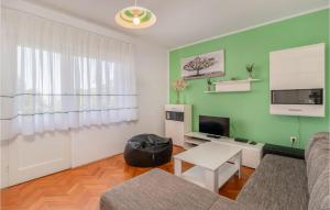 4 Bedroom Stunning Home In Jadranovo 