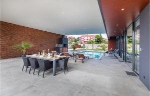 Stunning Home In Liznjan With Wifi