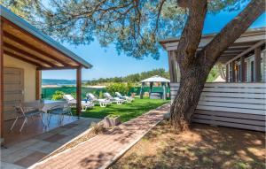 Amazing Home In Sveti Filip I Jakov 