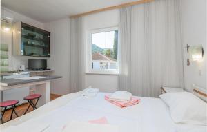 Apartment Ivanje Gomile Bb Ii