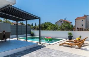 3 Bedroom Nice Home In Jadrija 