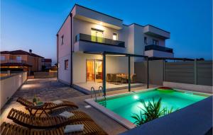 3 Bedroom Nice Home In Jadrija 