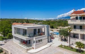 2 Bedroom Nice Home In Novalja