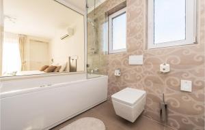 2 Bedroom Nice Home In Novalja