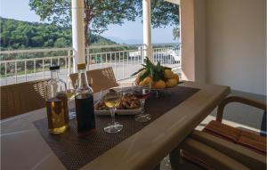 Three-Bedroom Holiday Home In Duba