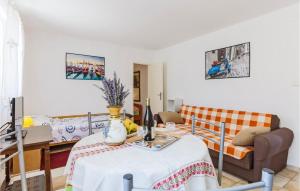 Awesome Home In Pula With Kitchen