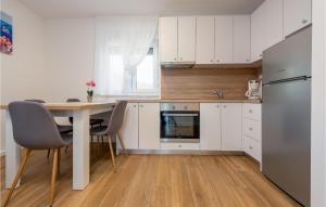 2 Bedroom Awesome Apartment In Zadar 