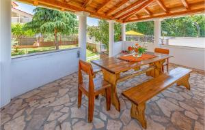 Gorgeous Apartment In Pula With Kitchen