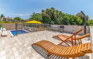 Gorgeous Apartment In Pula With Kitchen