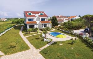 Three-Bedroom Apartment In Privlaka